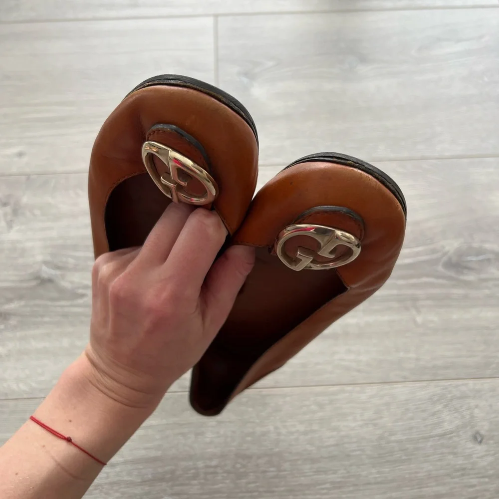 Gucci Brown Leather Flats with Gold Logo - Picture 3 of 12